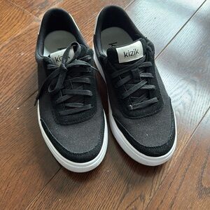 Kizik tennis shoe